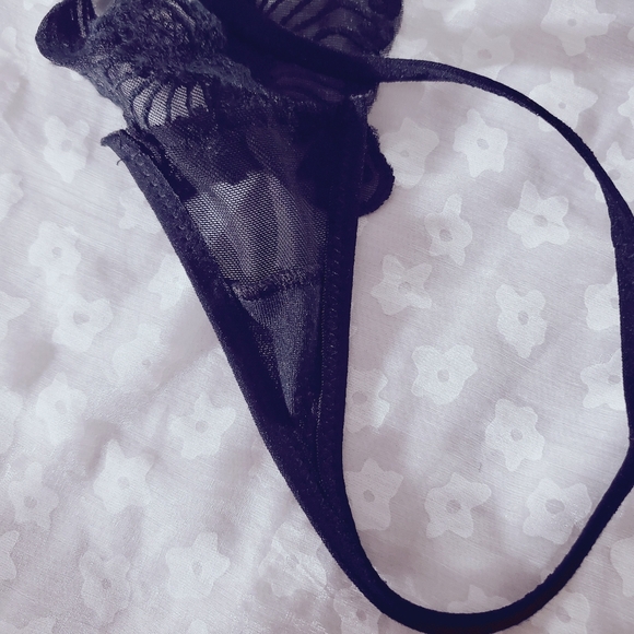 Black Butterfly Low Rise Thöng - Picture 5 of 6